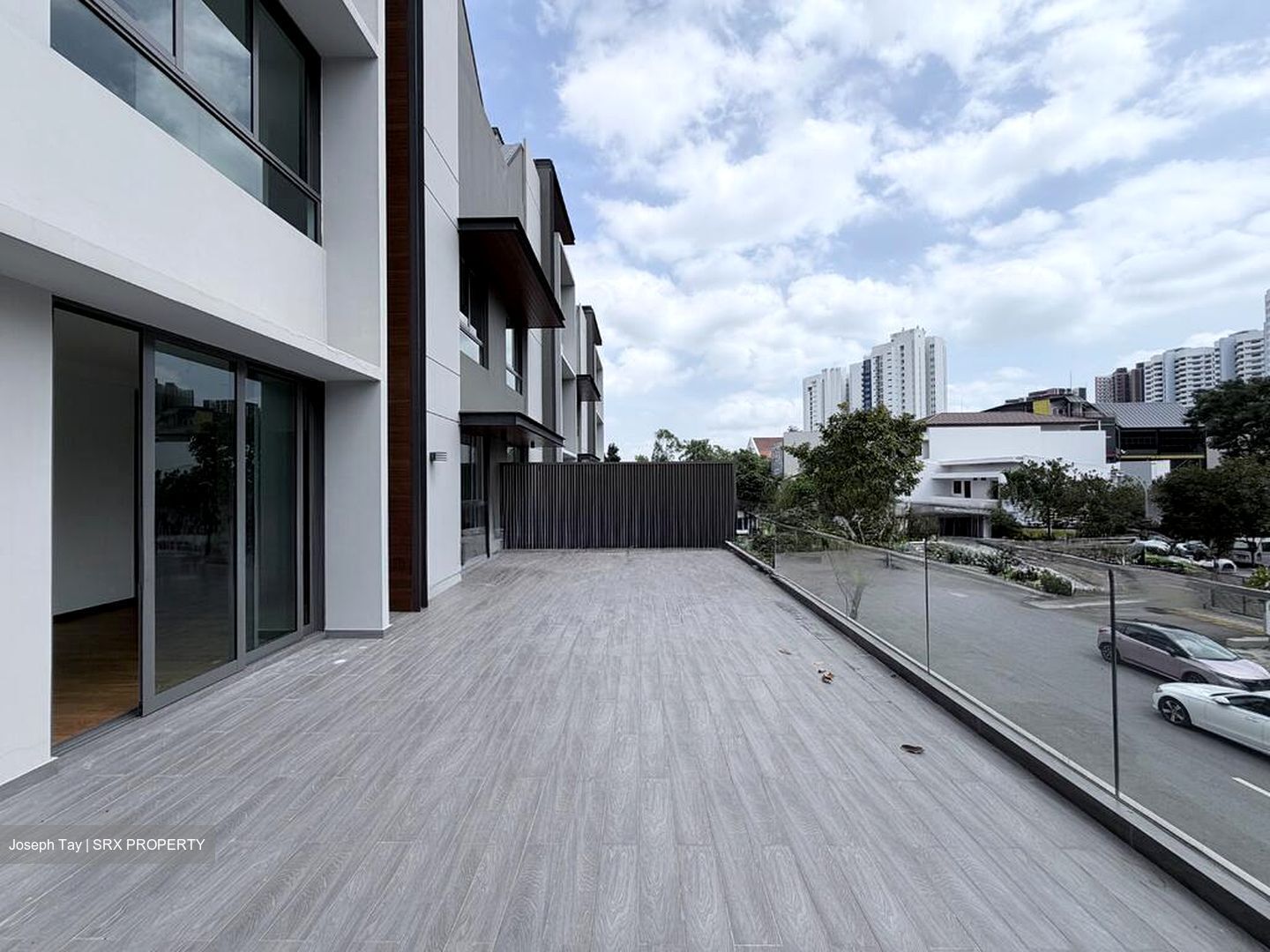 East Coast Avenue (D15), Terrace #519952481